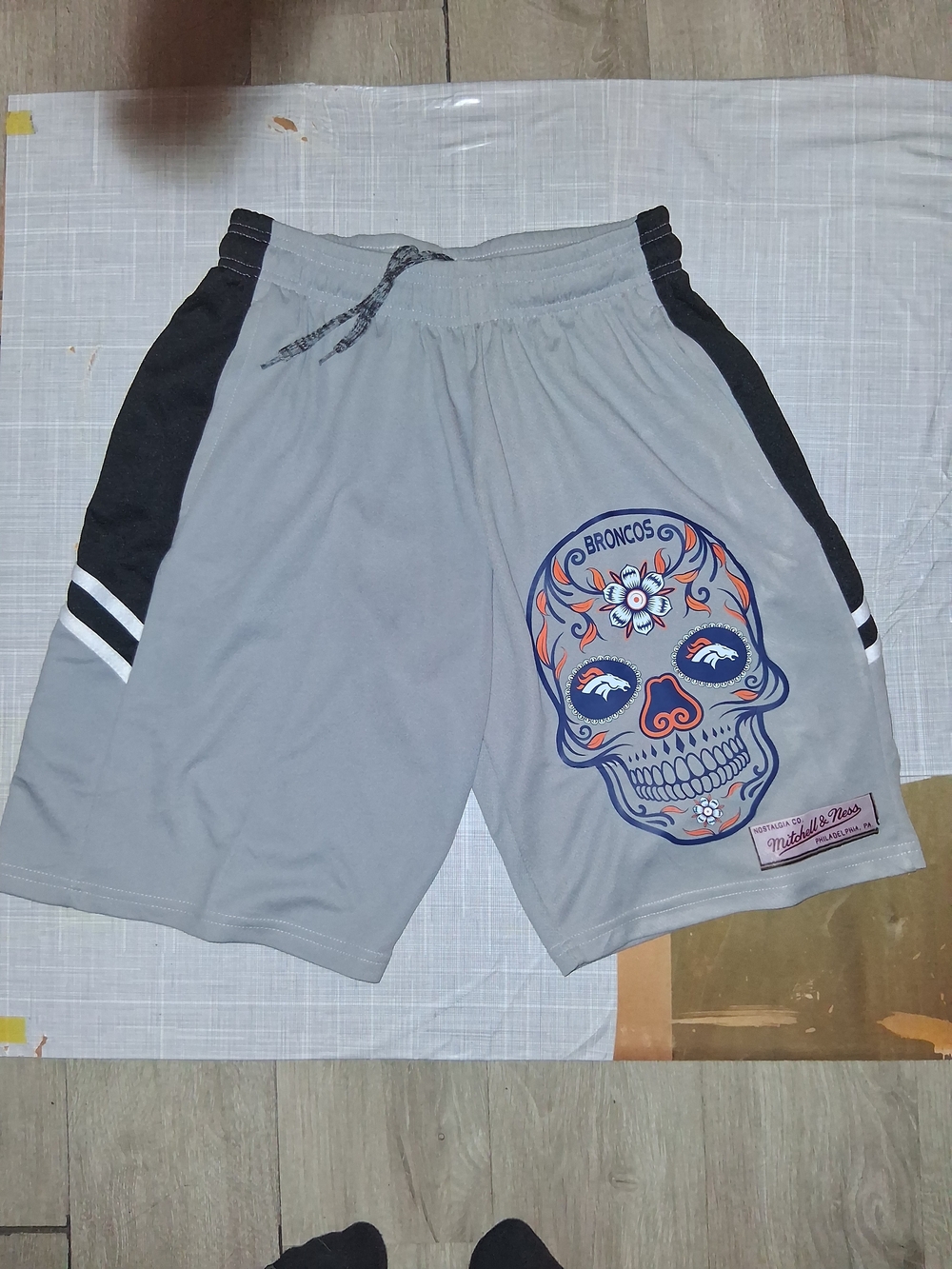 Mitchell & Ness Denver Broncos Sugar Skull Shorts & Snapback Hat Set Grey Blue